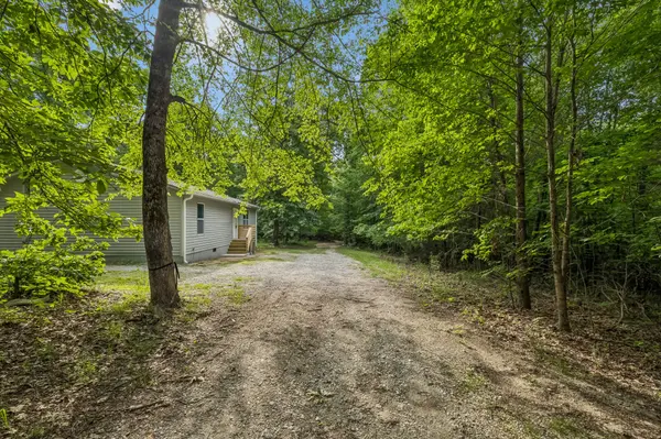25 Stirling Rd, Camden, TN 38320