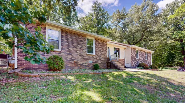 268 Raymond Hodges Rd, Cottontown, TN 37048