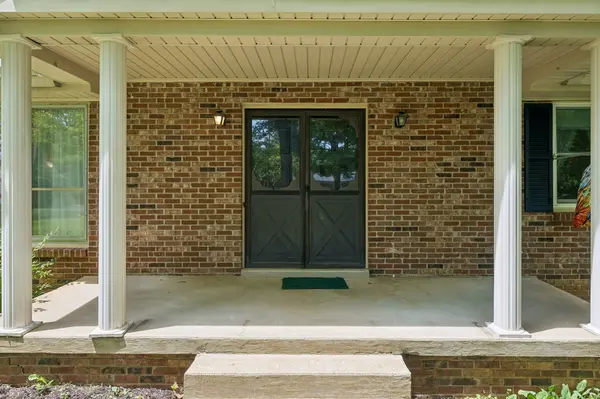 1018 Woodmont Dr, Dickson, TN 37055