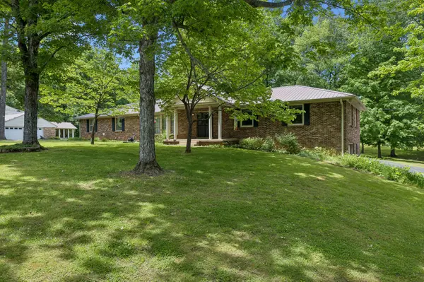 1018 Woodmont Dr,  Dickson,  TN 37055