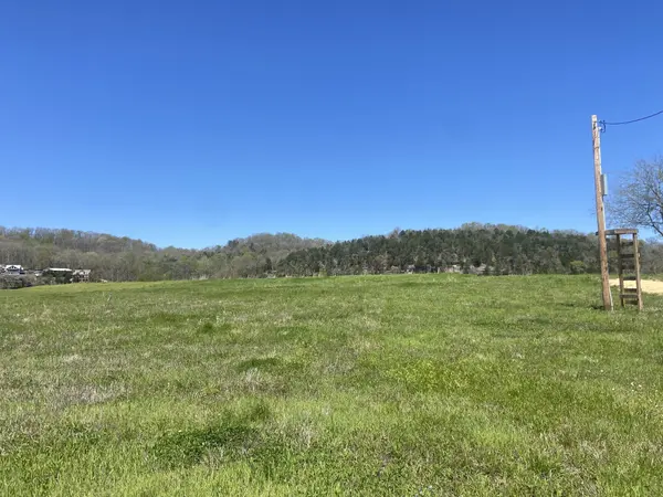 715 River Front Dr, Clifton, TN 38425