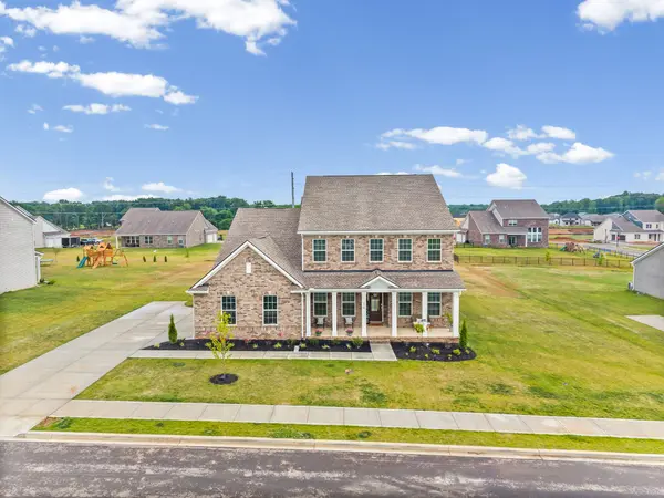 210 Autumn Fern Ct, Clarksville, TN 37043