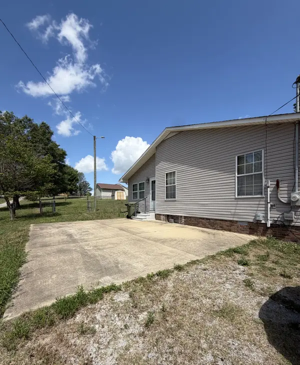499 Belew Dr, Lawrenceburg, TN 38464