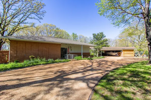 205 Hillwood Drive, Waverly, TN 37185