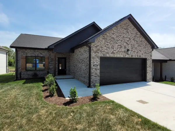 205 Sandalwood Way, Dickson, TN 37055