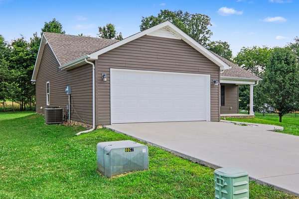 100 Collinwood Dr, Tullahoma, TN 37388