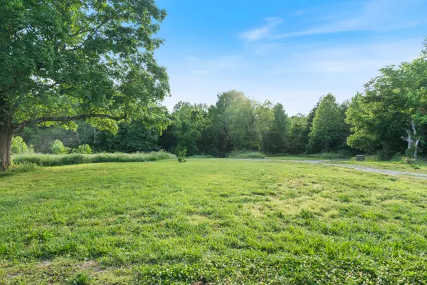 1027 Lockridge Ln, Ashland City, TN 37015