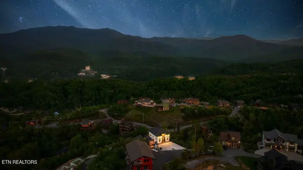 922 Piney Butt Way, Gatlinburg, TN 37738