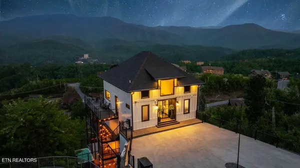 922 Piney Butt Way, Gatlinburg, TN 37738
