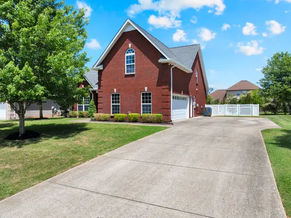 1318 Davy Crockett Dr, Murfreesboro, TN 37129