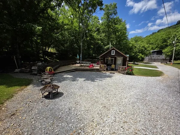 96 Maranatha Hollow Ln, Dixon Springs, TN 37057