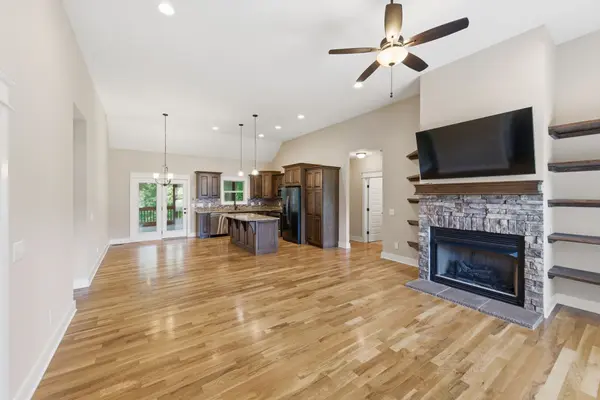2065 Stratford Ln, Greenbrier, TN 37073