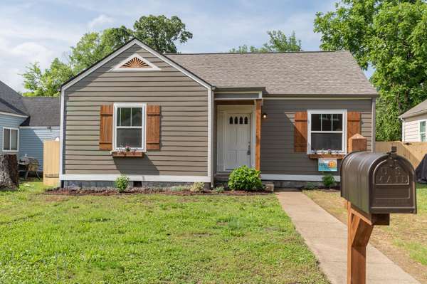 2202 Chamberlain Avenue, Chattanooga, TN 37404