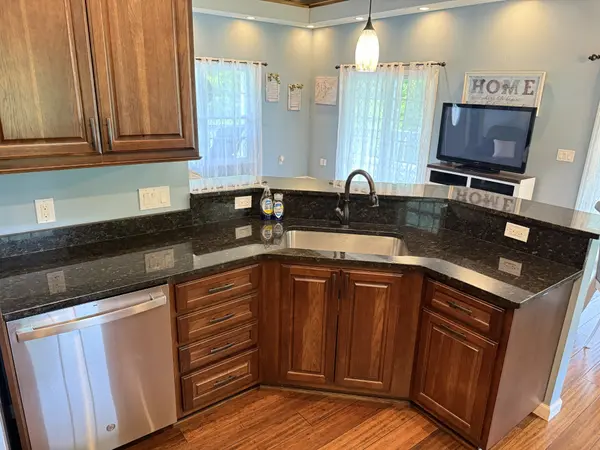 581 Shady Grove Rd, Bloomington Springs, TN 38545