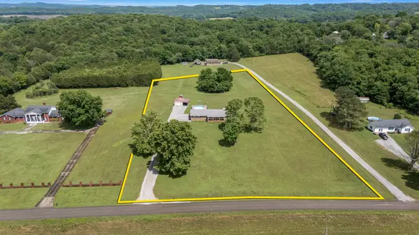 43 Boning Rd, Fayetteville, TN 37334