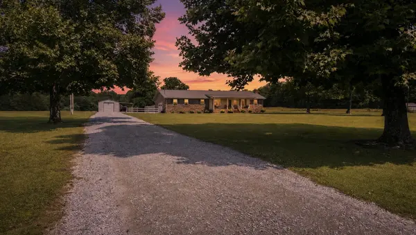 43 Boning Rd, Fayetteville, TN 37334