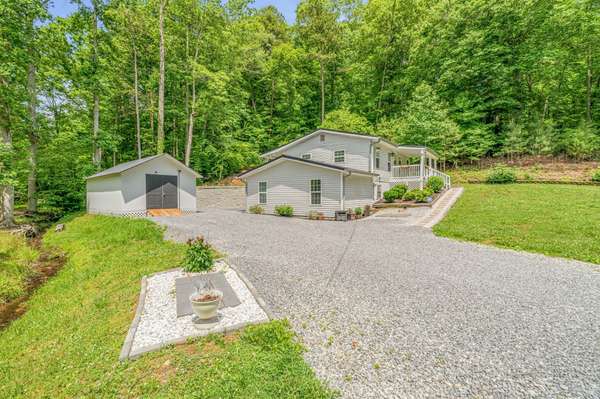 825 County Road 82, Athens, TN 37303