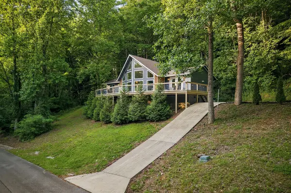 2499 Shoreside Dr, Smithville, TN 37166
