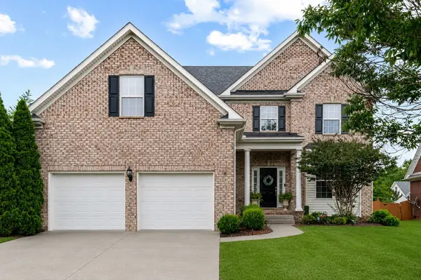1018 Brixworth Dr,  Thompsons Station,  TN 37179