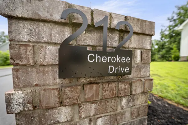 212 Cherokee Dr, White Bluff, TN 37187