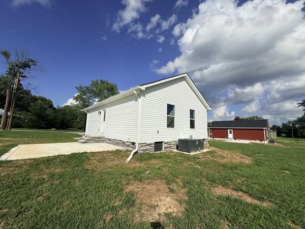 105 Hummingbird Dr, Tullahoma, TN 37388