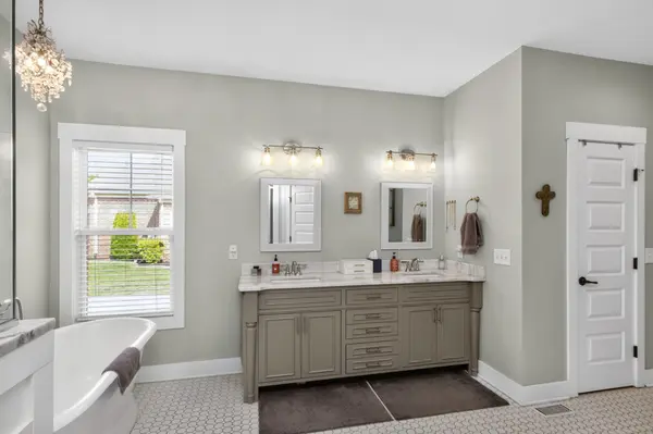 106 Renee Ct, Cottontown, TN 37048
