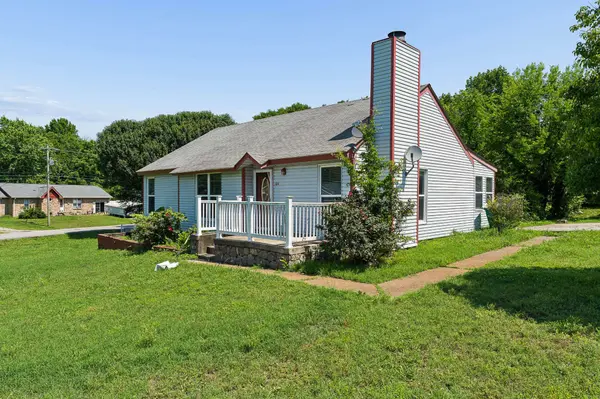 128 Stoneridge Pkwy, La Vergne, TN 37086