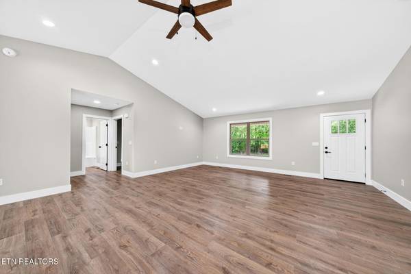 1146 Natchez Trace, Crossville, TN 38572