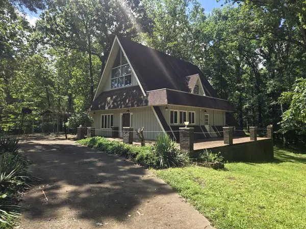820 Hurricane Hill Dr, Waynesboro, TN 38485