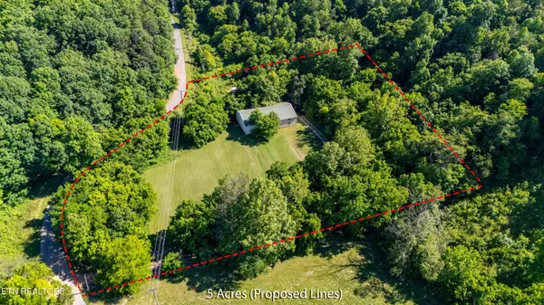 1921 Sockless Rd, Dandridge, TN 37725