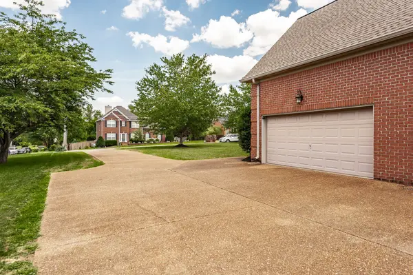 1703 Wrencrest Dr, Mount Juliet, TN 37122