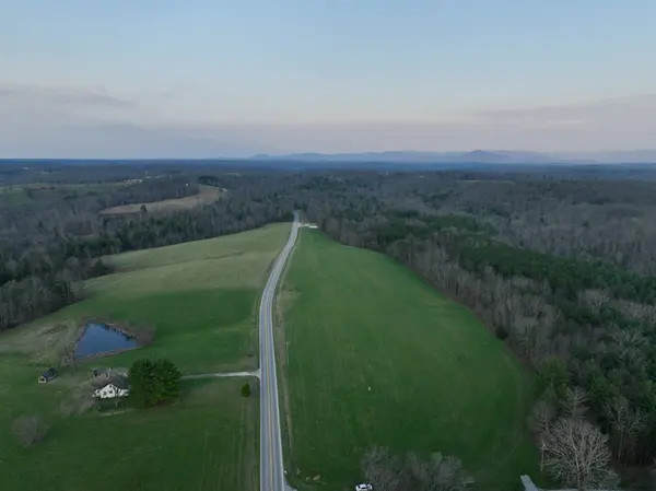 1 Nashville Hwy, Deer Lodge, TN 37726