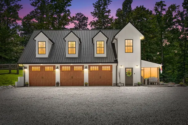 1300 Brummit Rd, Charlotte, TN 37036