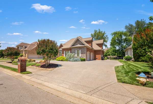 2042 Alexander Blvd, Murfreesboro, TN 37130