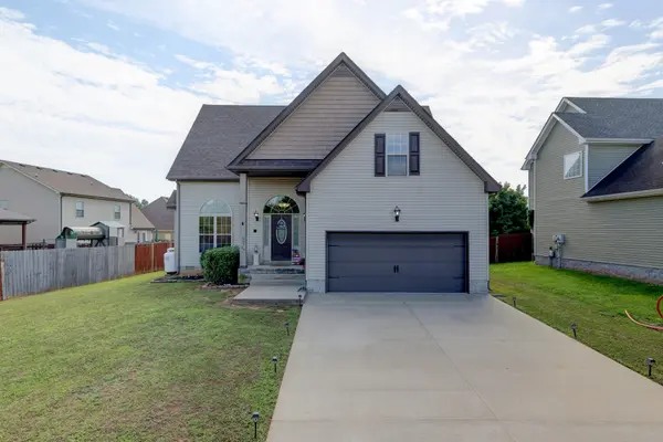 3747 Fox Hole Dr, Clarksville, TN 37040