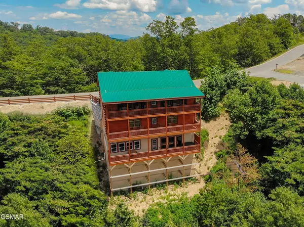 3270 Lonesome Pine Way, Sevierville, TN 37862