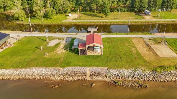 1139 River Front Dr, Clifton, TN 38425