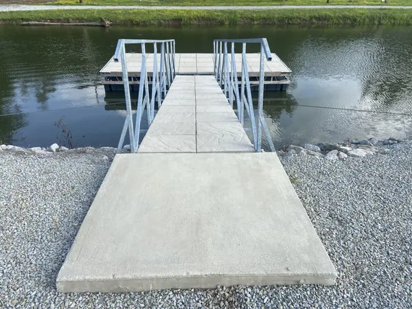 1139 River Front Dr, Clifton, TN 38425