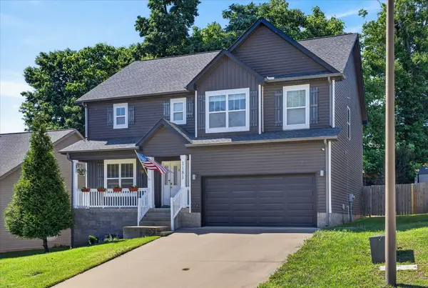 1181 Eagles Bluff Dr, Clarksville, TN 37040