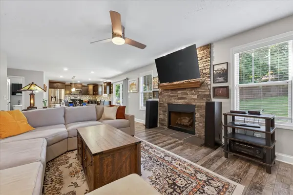 1181 Eagles Bluff Dr, Clarksville, TN 37040