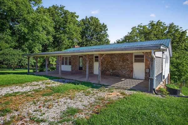 5267 E Green Hill Rd, Rock Island, TN 38581