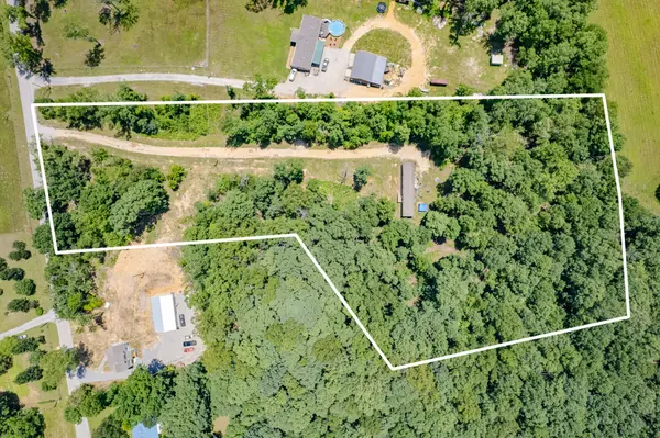6126 Calvin Potts Rd, Primm Springs, TN 38476
