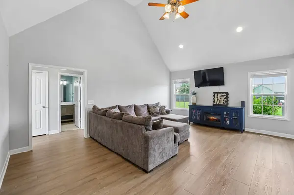 1991 Young Ln, Chapel Hill, TN 37034