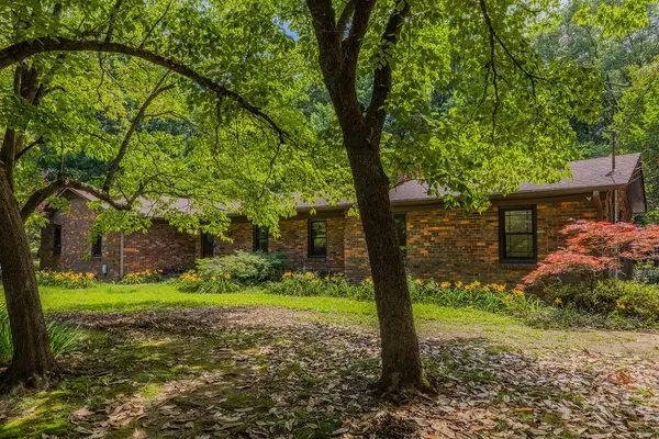 924 Spring Valley Rd, Mcminnville, TN 37110
