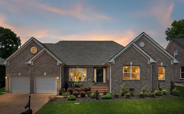 624 Collinscrest Ct, Nashville, TN 37221