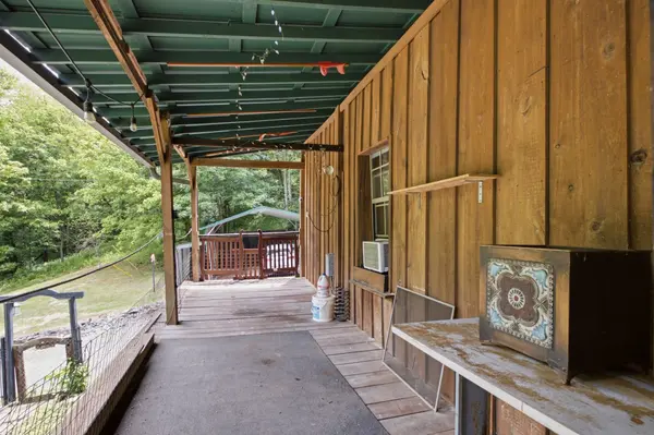 150 Amons Ln, Lafayette, TN 37083