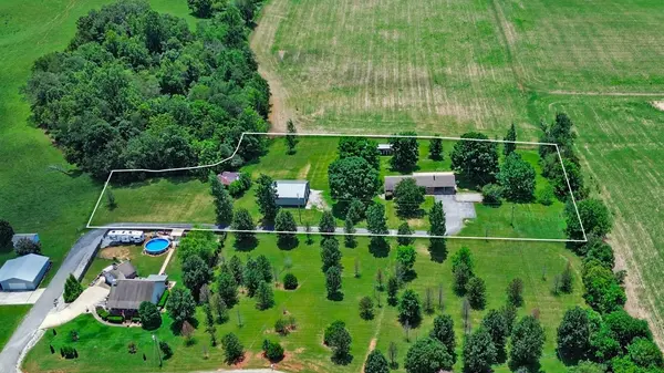 200 Acorn Hill Dr, Sparta, TN 38583