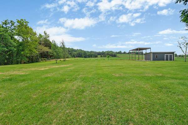 200 Acorn Hill Dr, Sparta, TN 38583