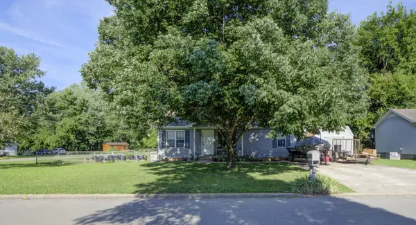 319 Lafayette Point Cir, Clarksville, TN 37042
