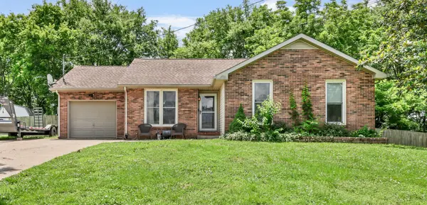 1422 Honeysuckle Ln, Clarksville, TN 37040